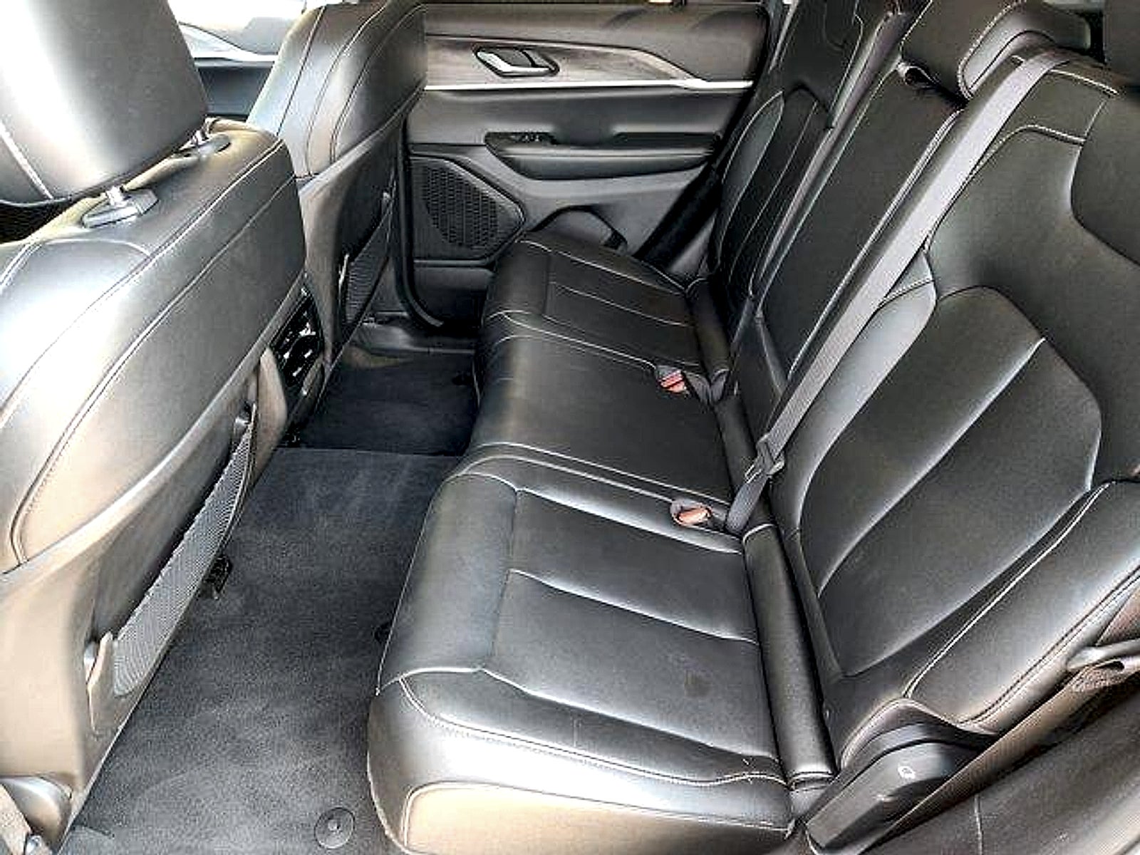 2023 Jeep Grand Cherokee Limited 4x2