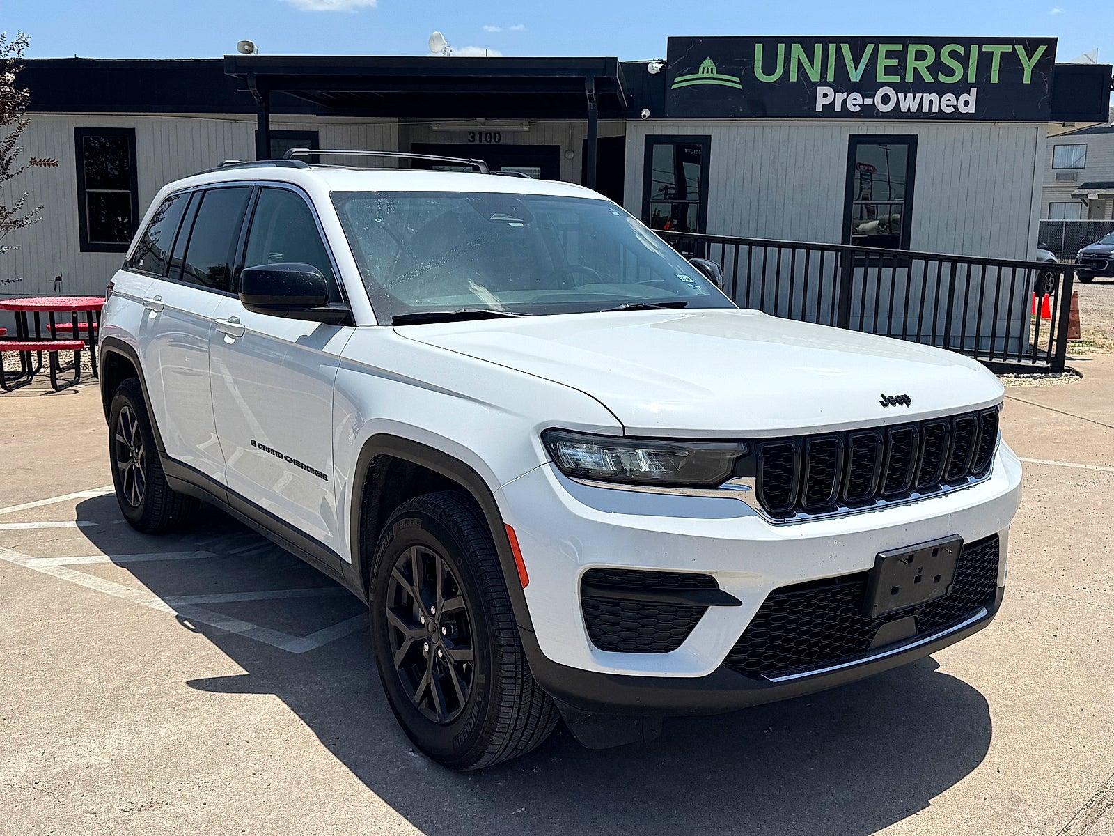 2023 Jeep Grand Cherokee Laredo 4x4