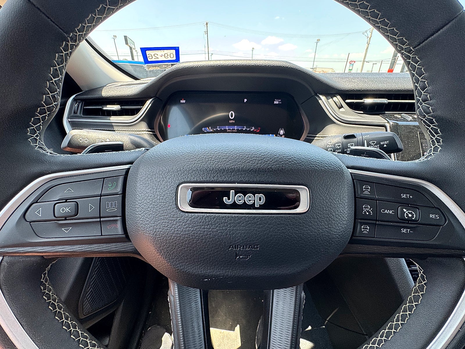 2023 Jeep Grand Cherokee Laredo 4x4