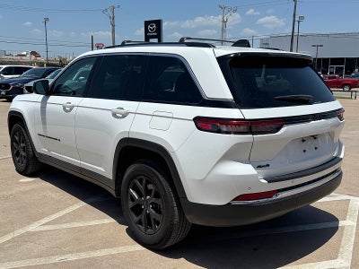 2023 Jeep Grand Cherokee Laredo 4x4