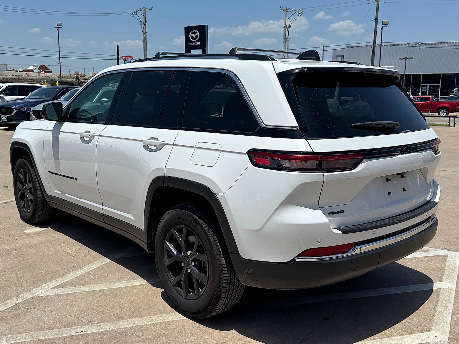 2023 Jeep Grand Cherokee Laredo 4x4