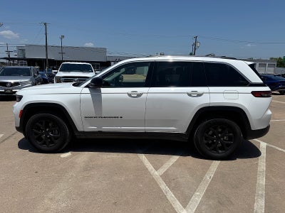 2023 Jeep Grand Cherokee Laredo 4x4