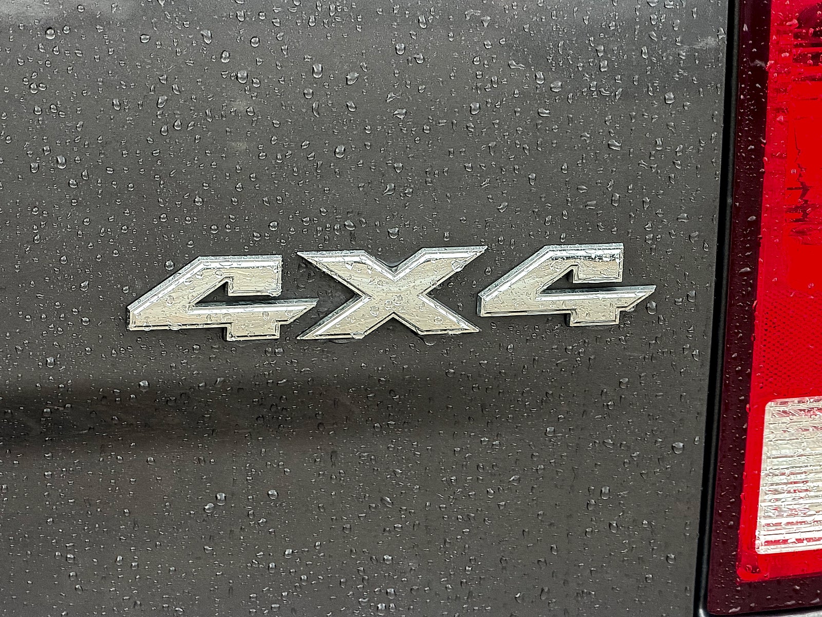 2015 RAM 1500 SLT 4X4 CREW CAB 140 IN. WB