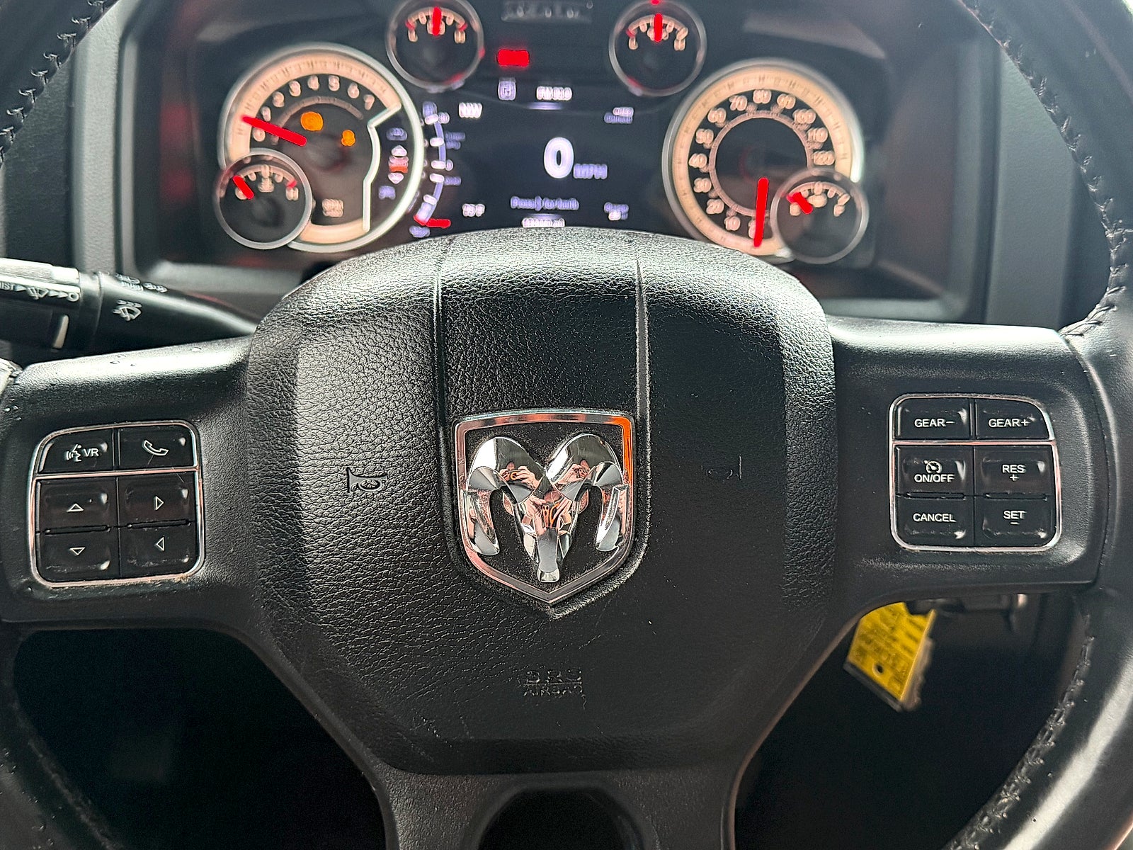 2015 RAM 1500 SLT 4X4 CREW CAB 140 IN. WB
