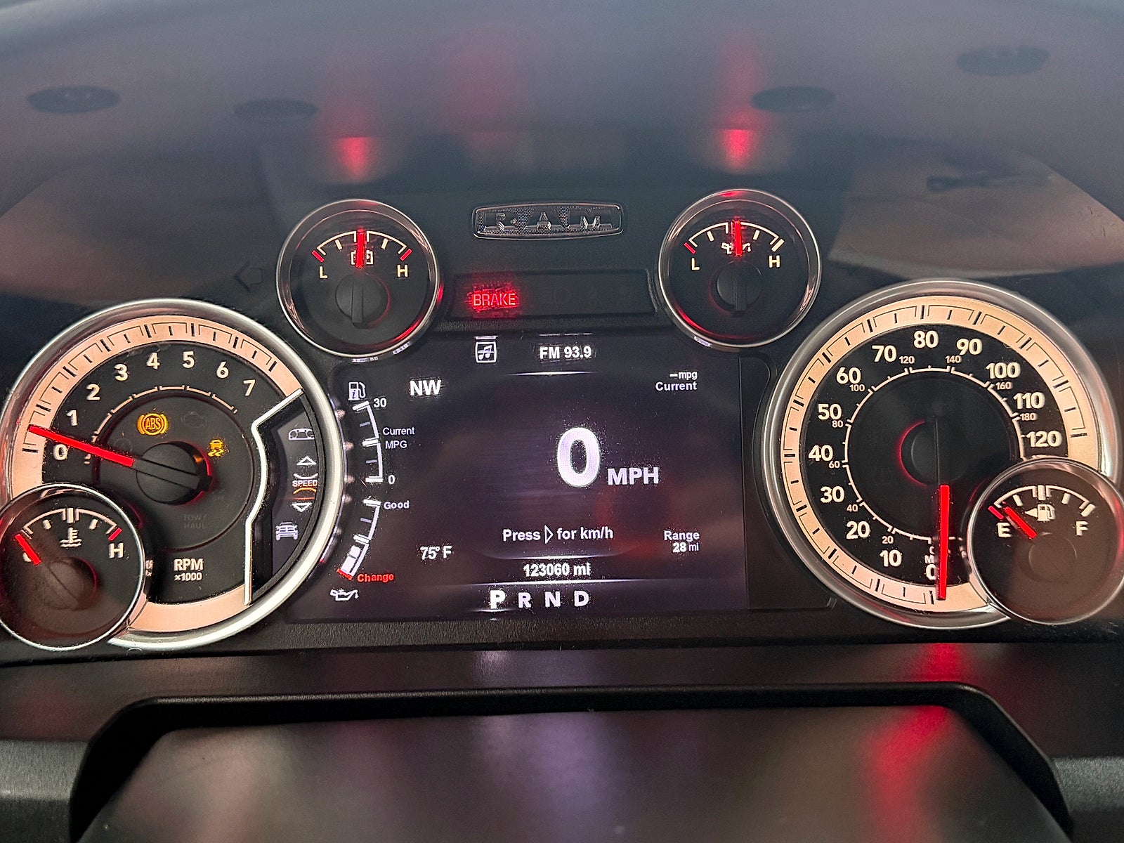 2015 RAM 1500 SLT 4X4 CREW CAB 140 IN. WB