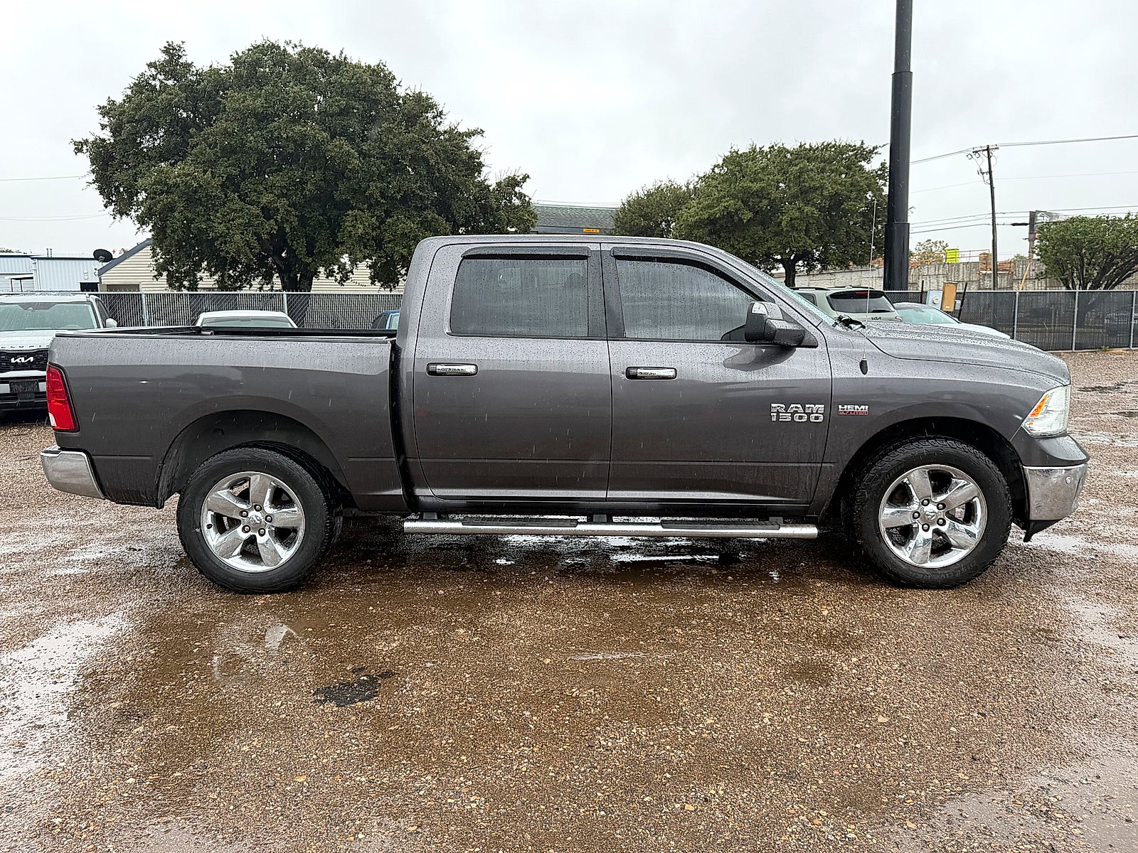2015 RAM 1500 SLT 4X4 CREW CAB 140 IN. WB