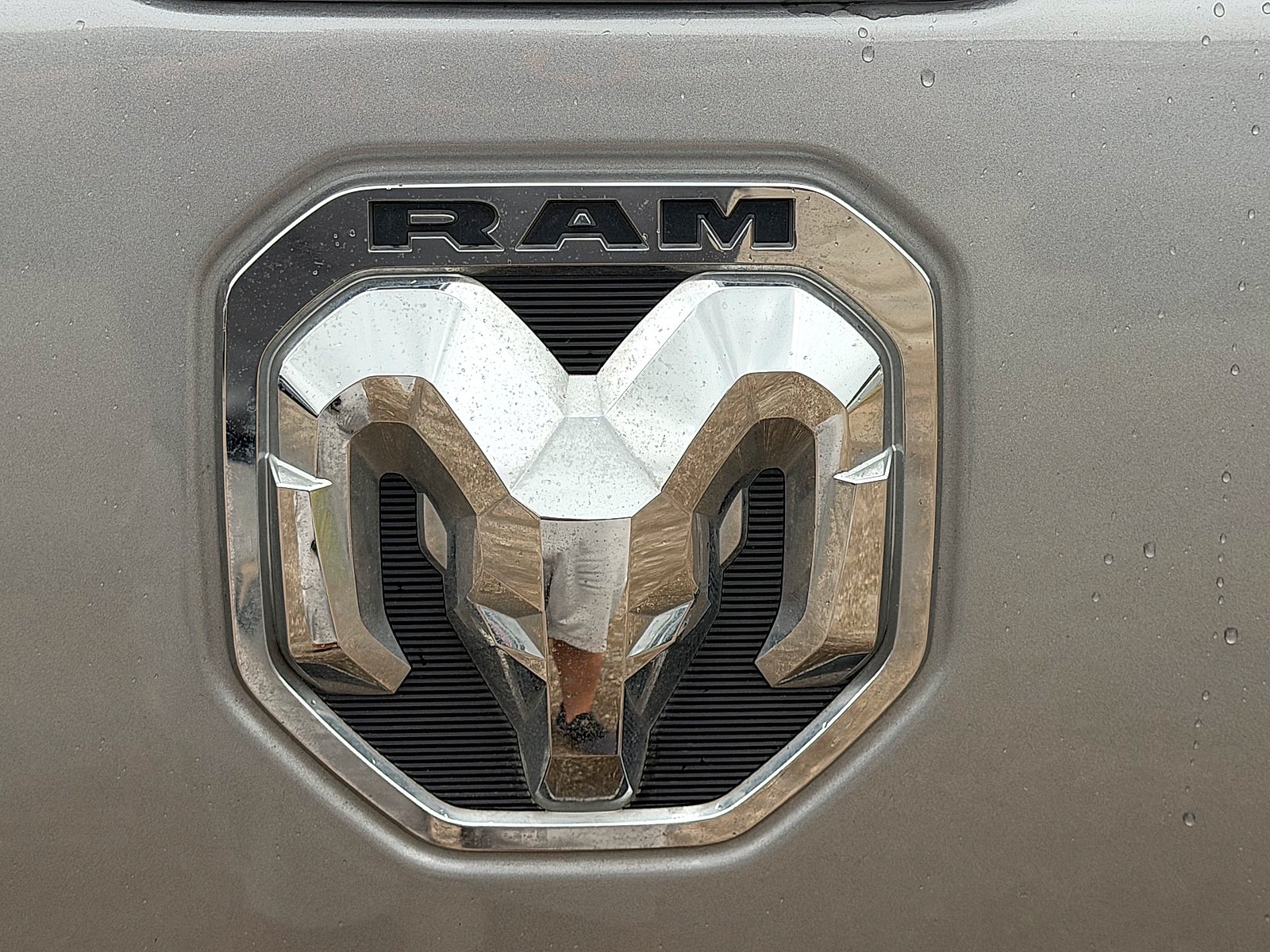 2021 RAM 1500 Laramie Crew Cab 4x4 5'7" Box