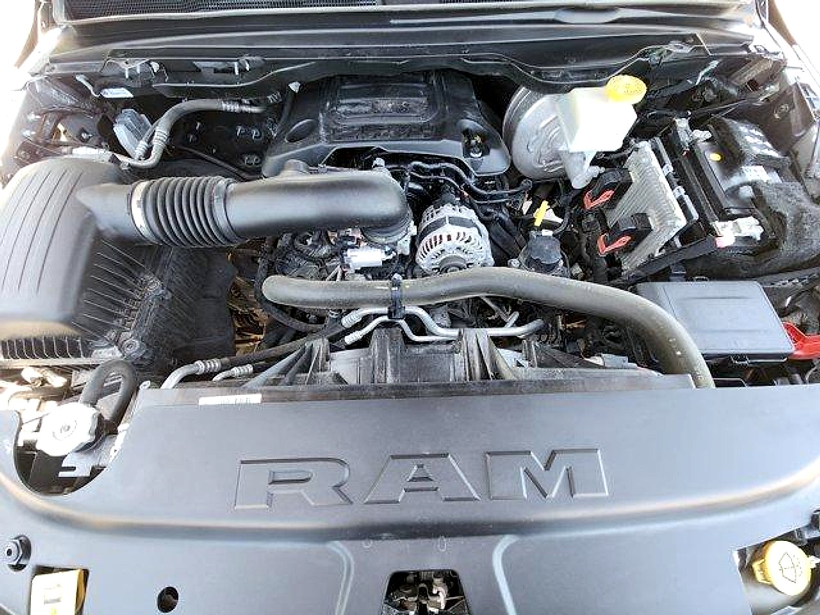 2022 RAM 1500 Laramie Crew Cab 4x4 5'7" Box