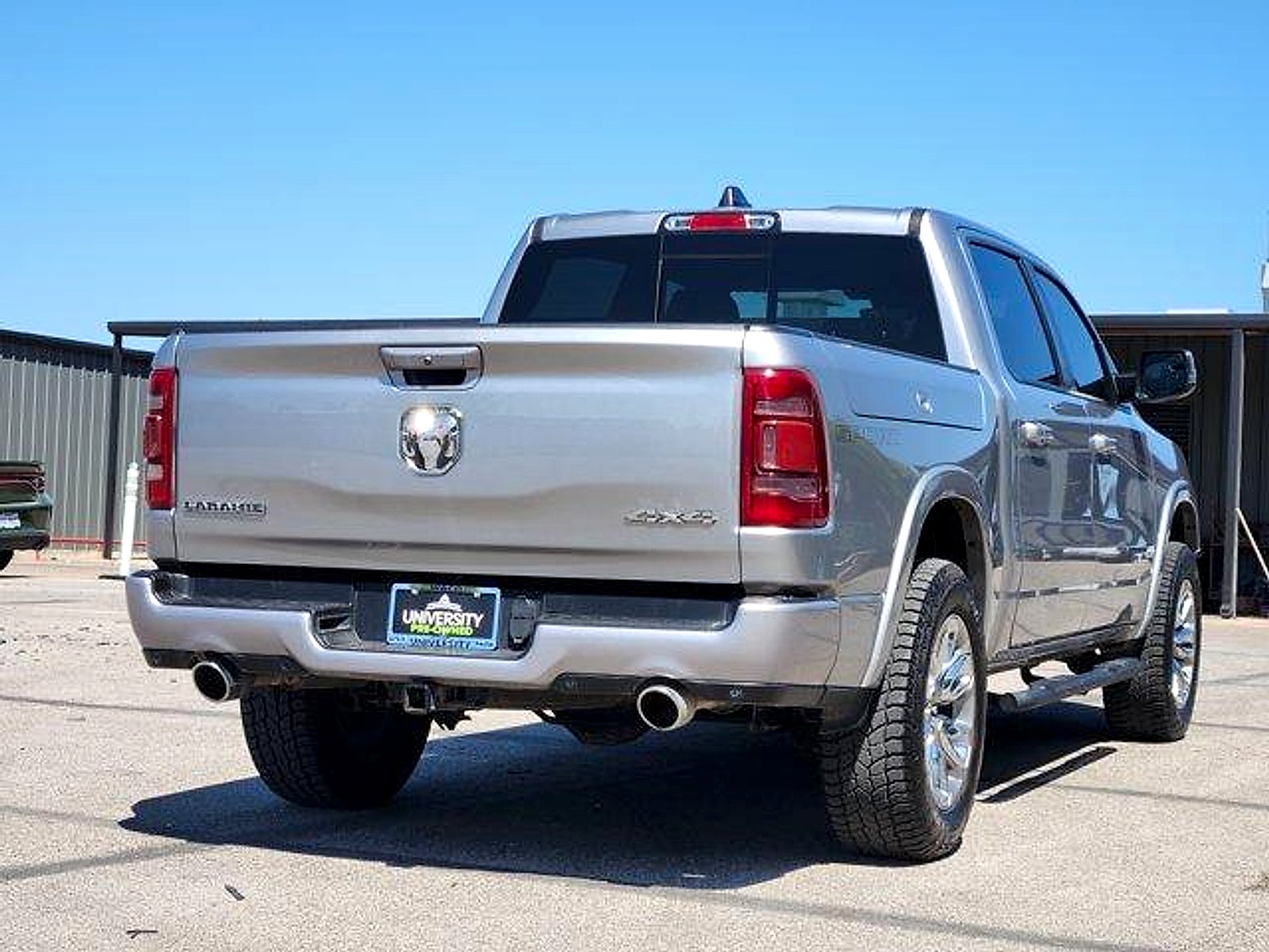 2022 RAM 1500 Laramie Crew Cab 4x4 5'7" Box