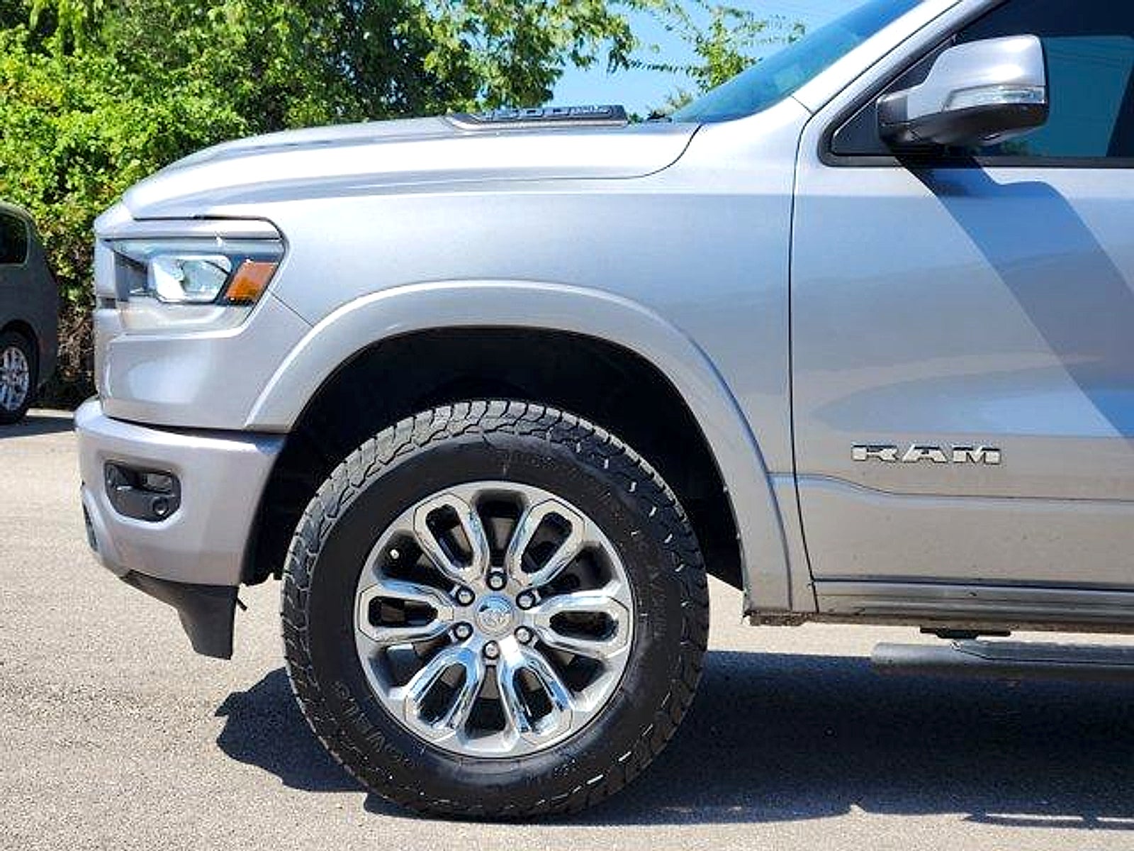 2022 RAM 1500 Laramie Crew Cab 4x4 5'7" Box