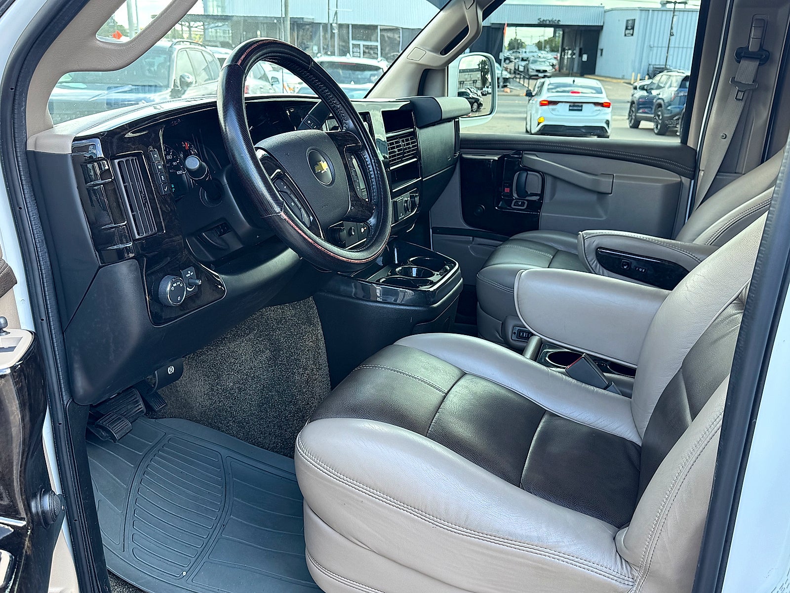 2017 Chevrolet Express 2500 Explorer-Conversion