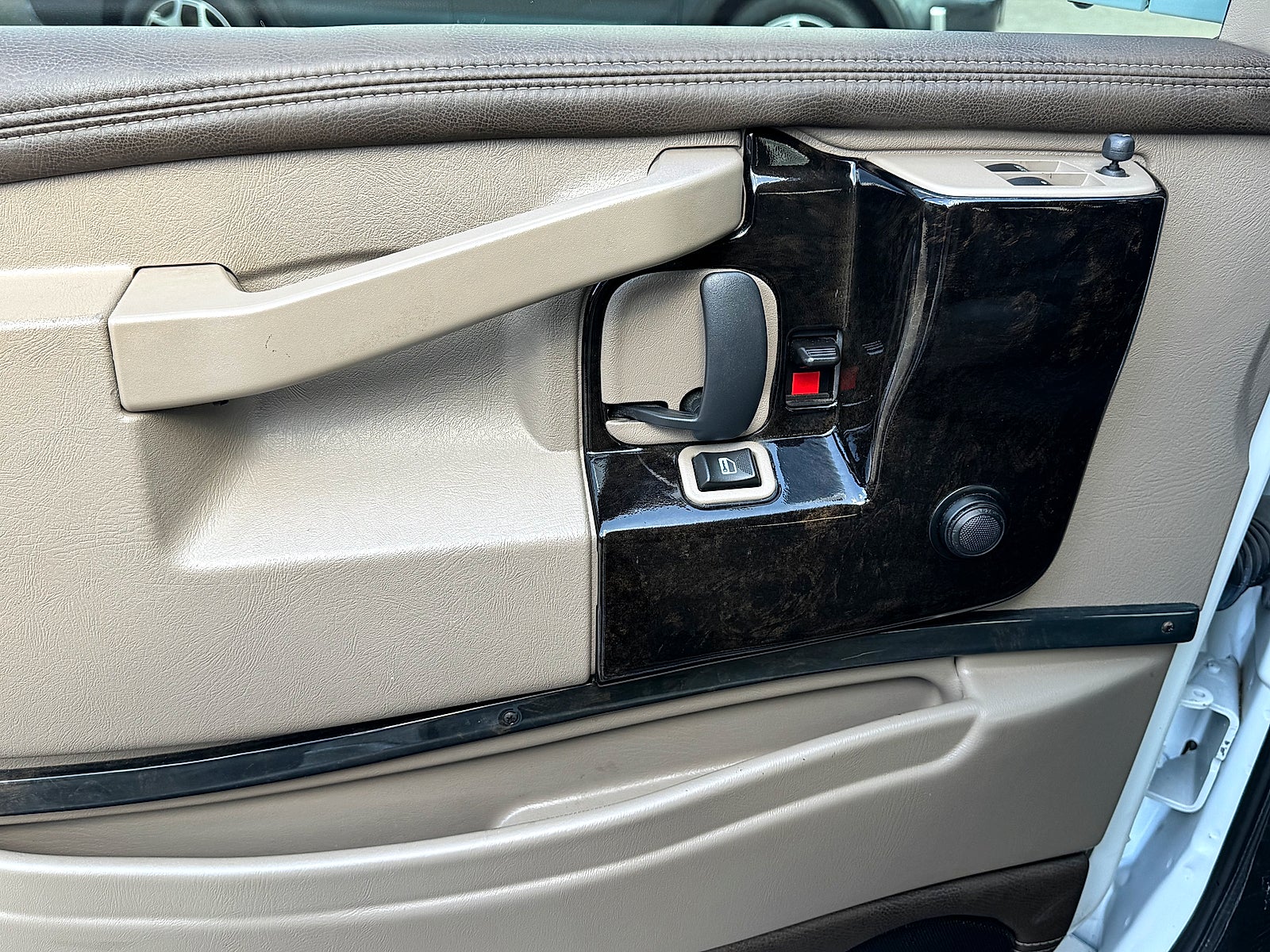 2017 Chevrolet Express 2500 Explorer-Conversion