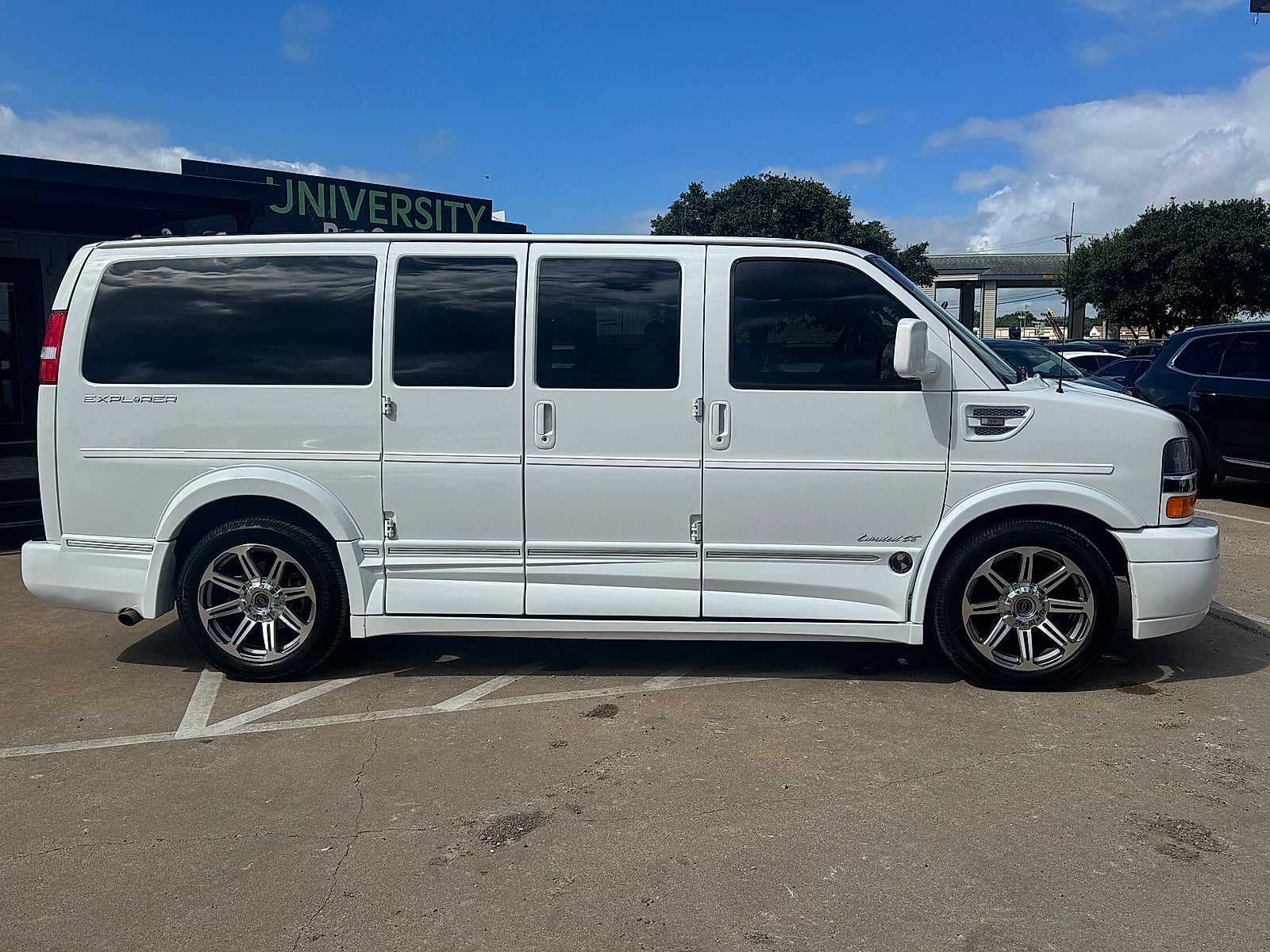 2017 Chevrolet Express 2500 Explorer-Conversion