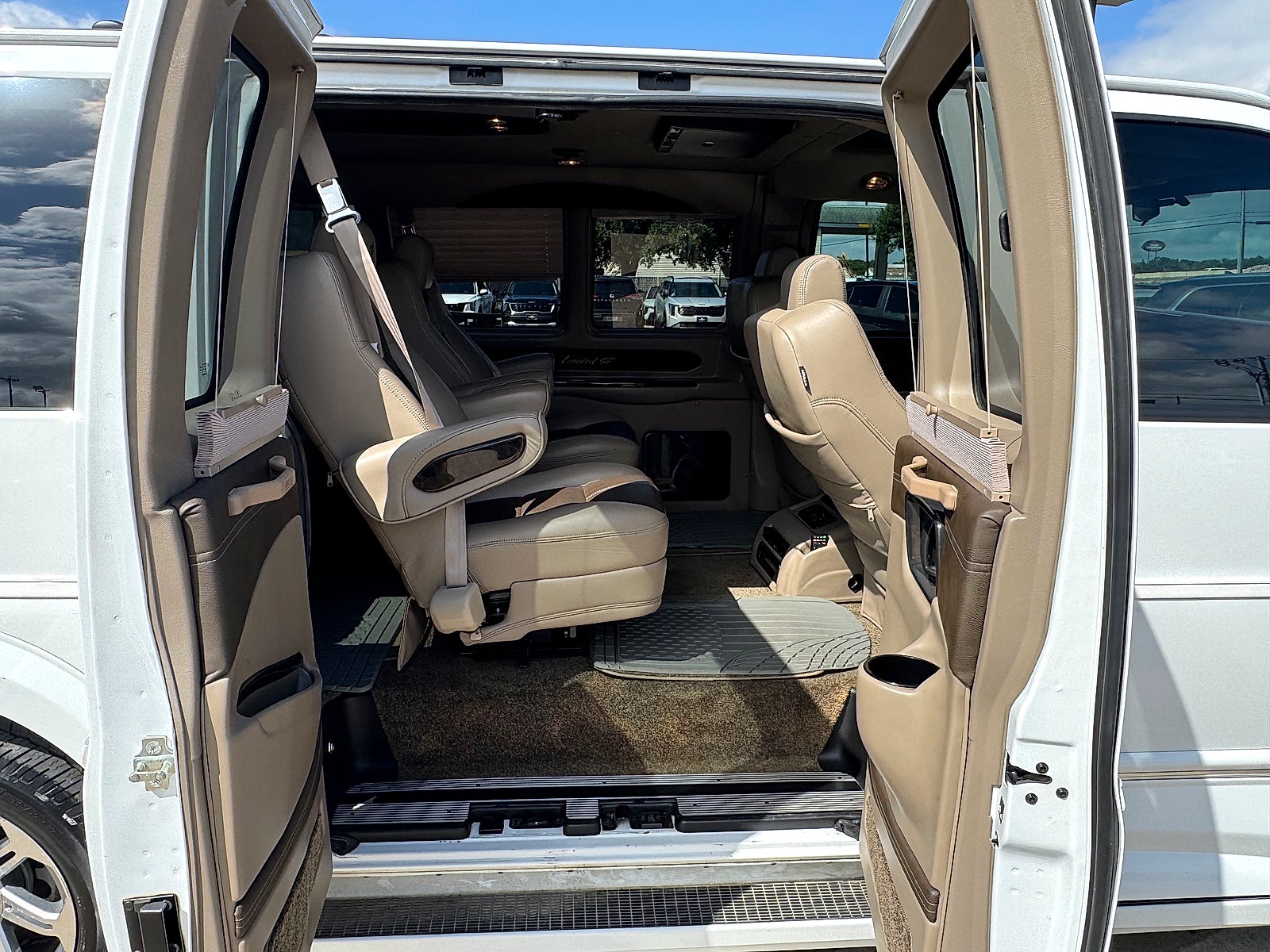 2017 Chevrolet Express 2500 Explorer-Conversion