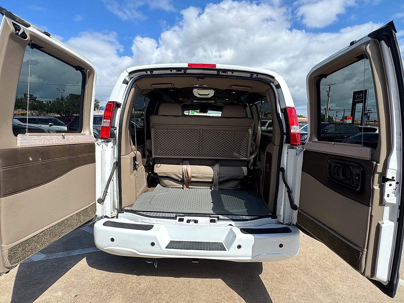 2017 Chevrolet Express 2500 Explorer-Conversion