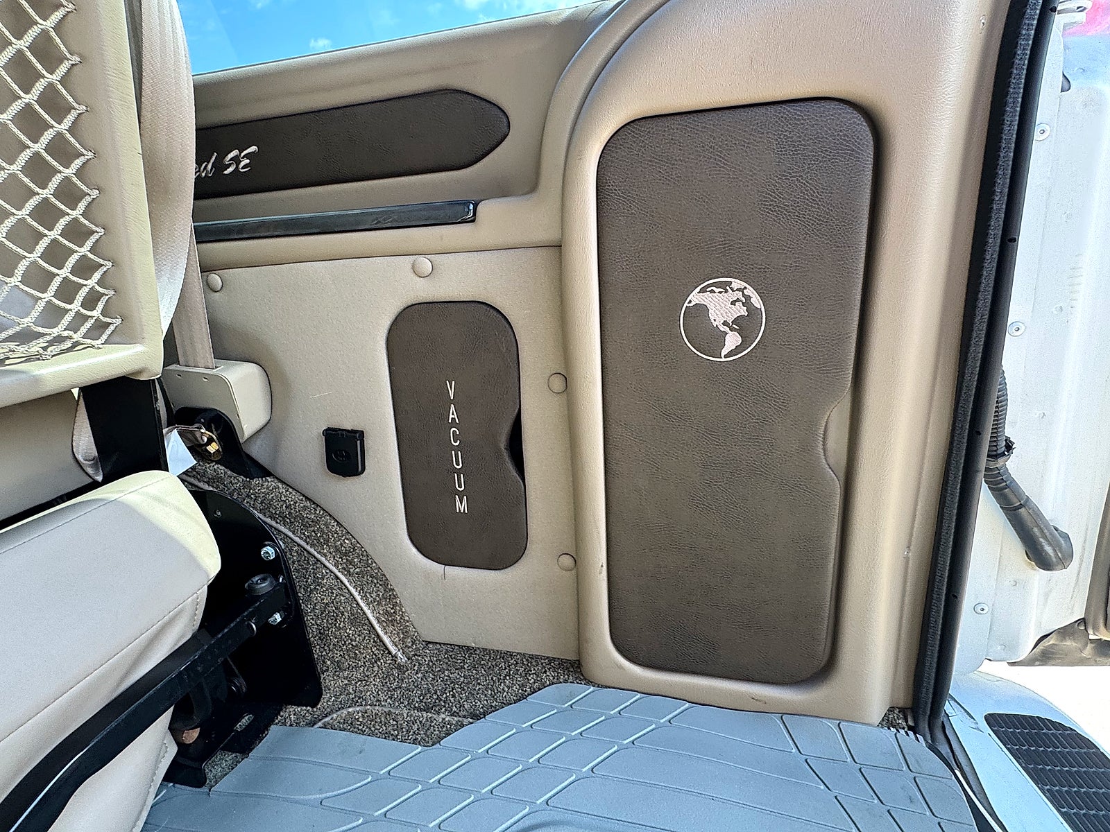 2017 Chevrolet Express 2500 Explorer-Conversion
