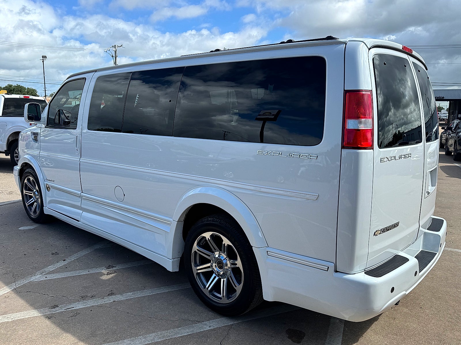 2017 Chevrolet Express 2500 Explorer-Conversion