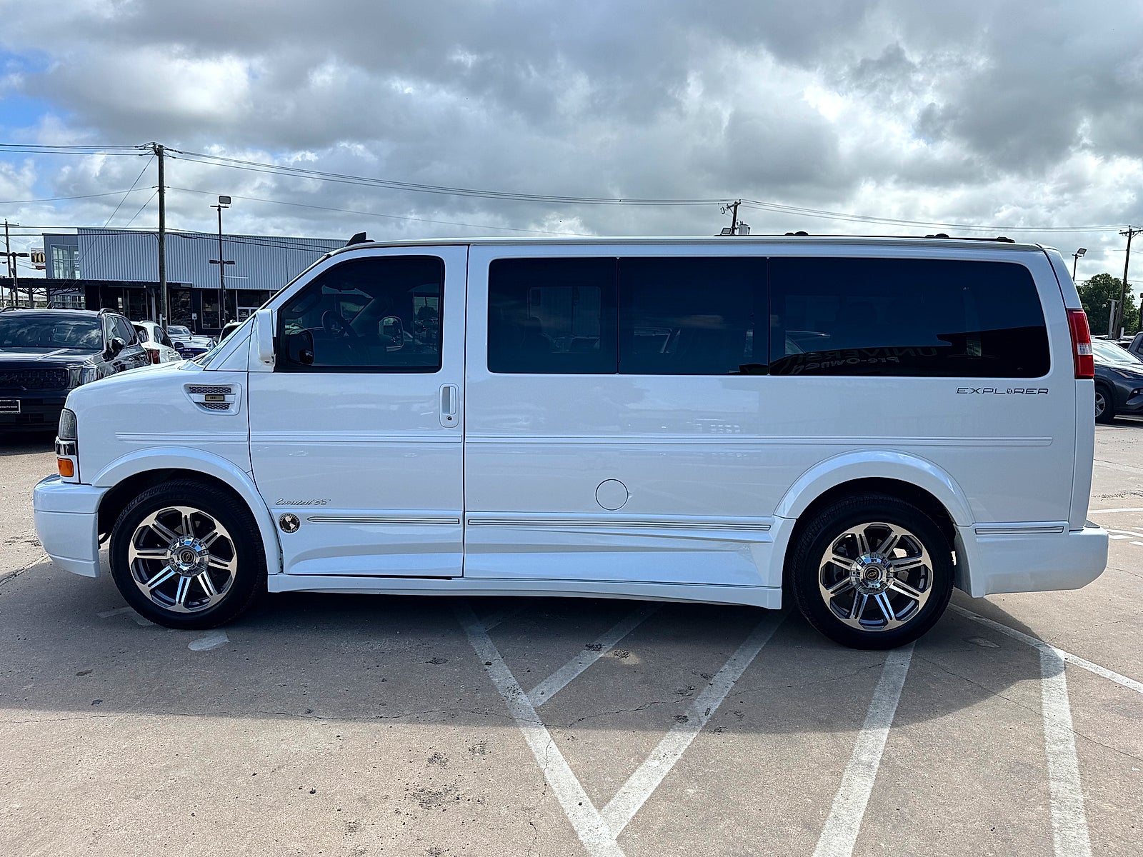 2017 Chevrolet Express 2500 Explorer-Conversion
