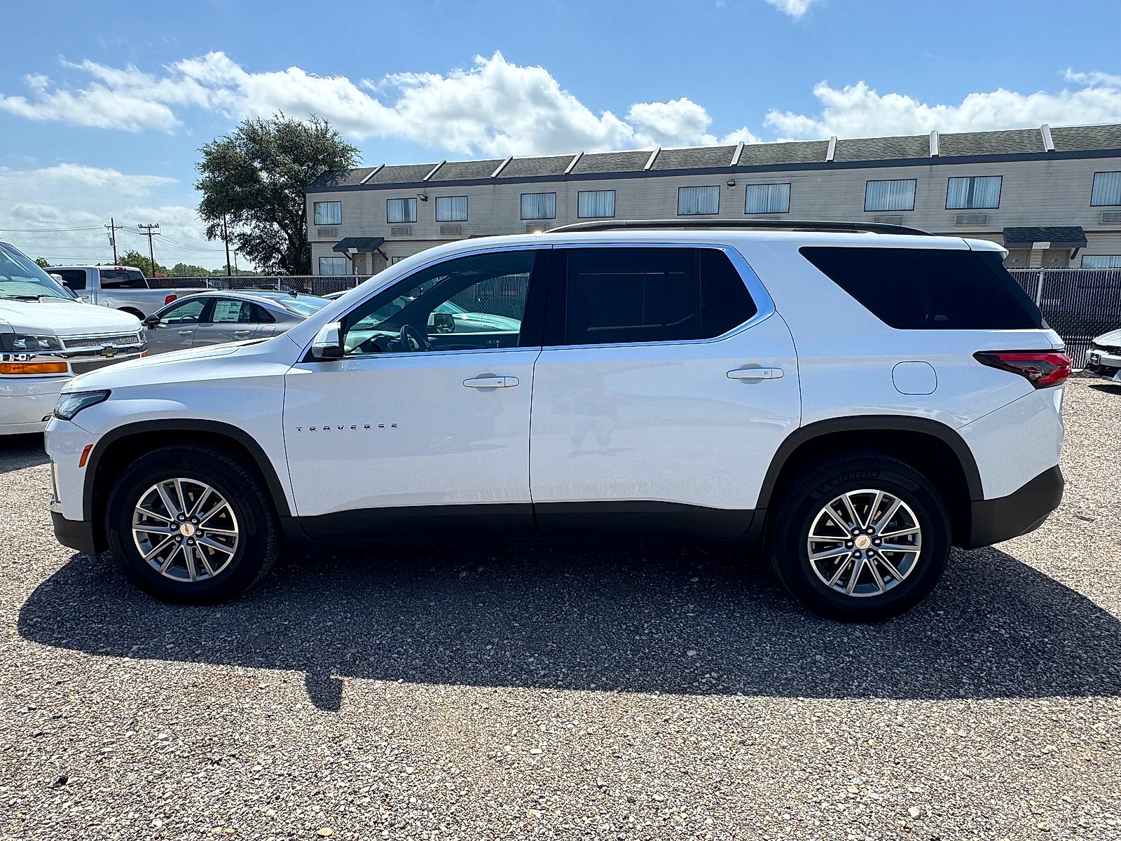 2023 Chevrolet Traverse FWD LT Cloth