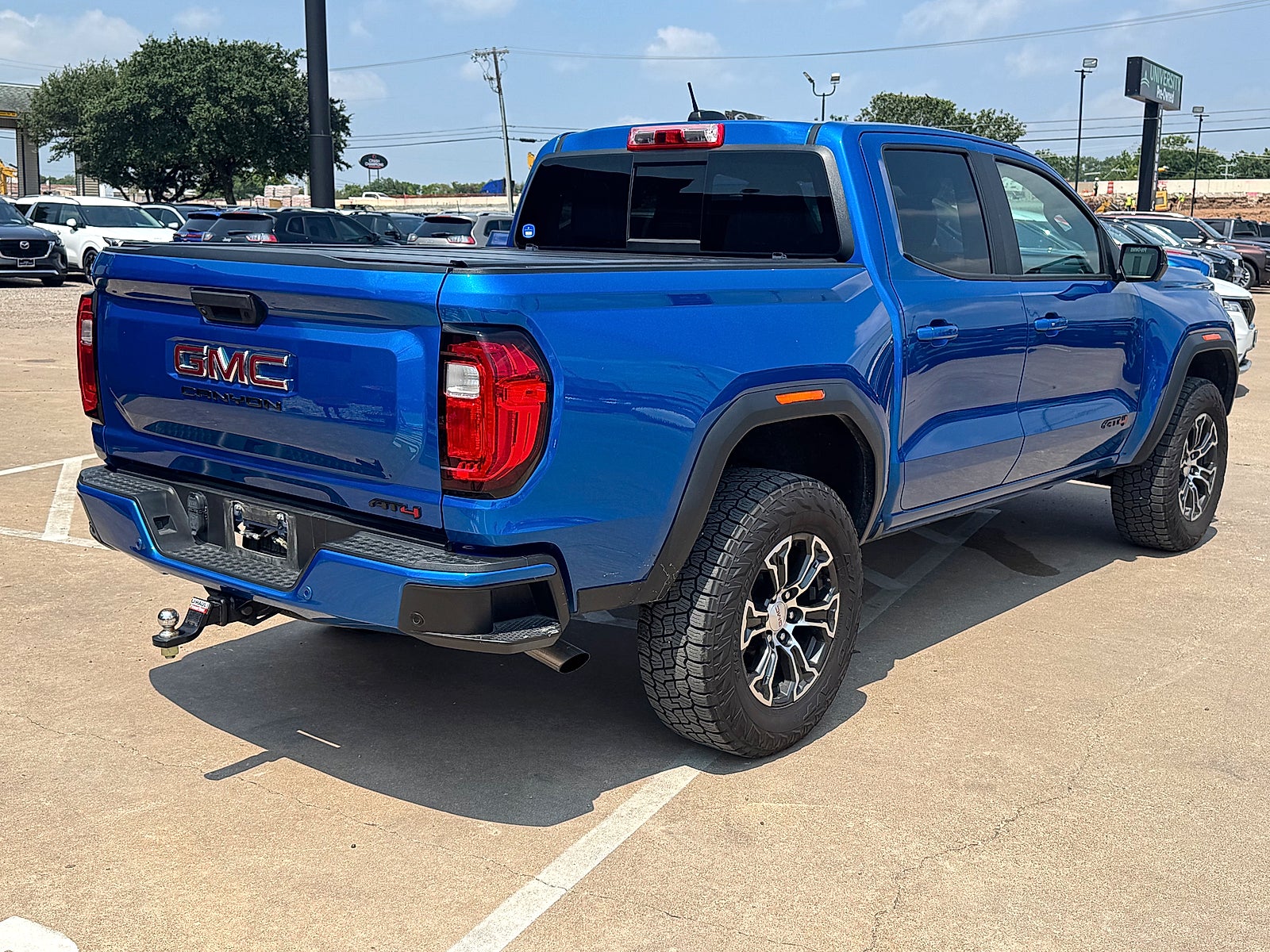 2023 GMC Canyon 4WD Crew Cab Short Box AT4
