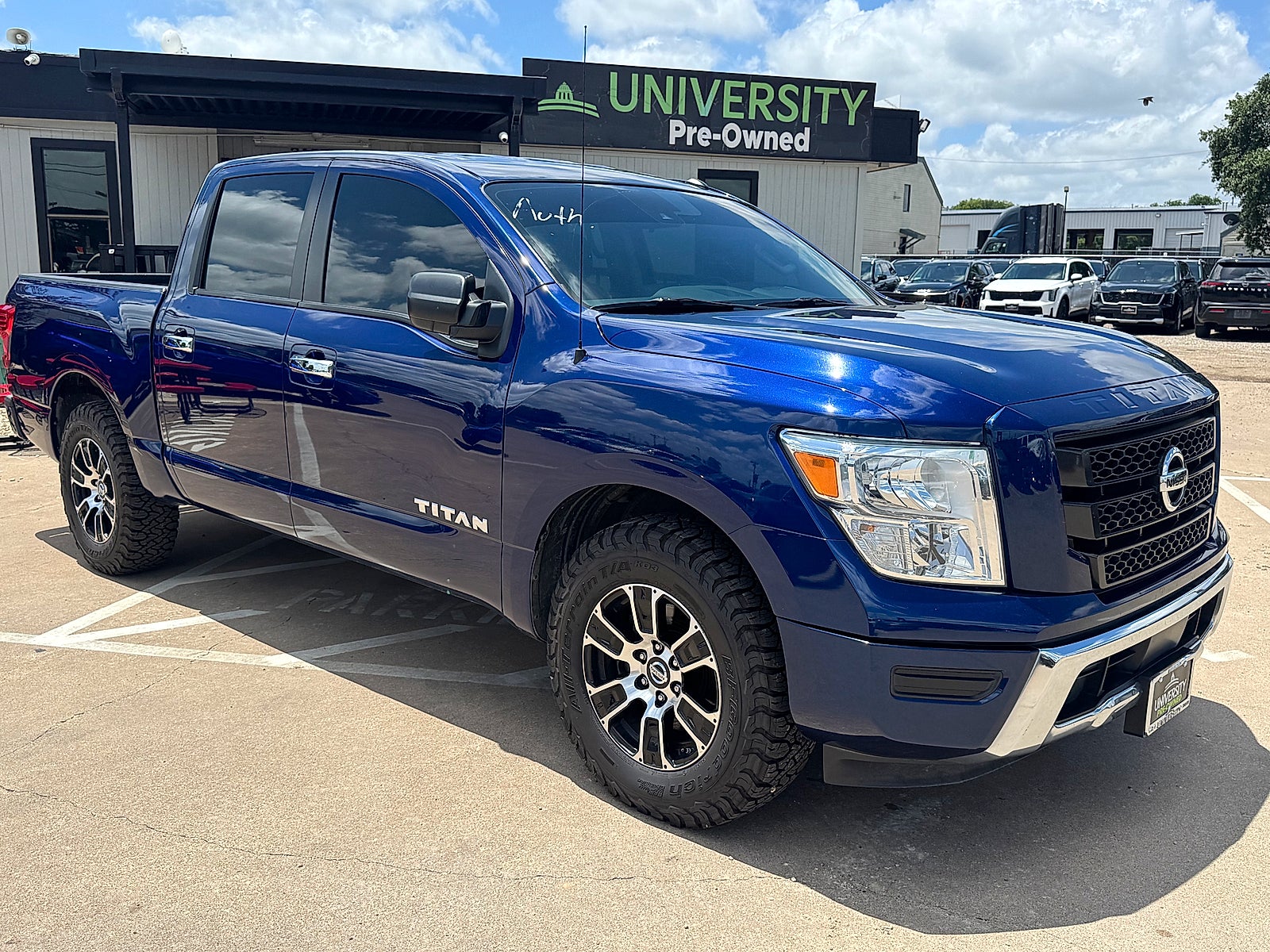 2021 Nissan TITAN Crew Cab SV 4x2