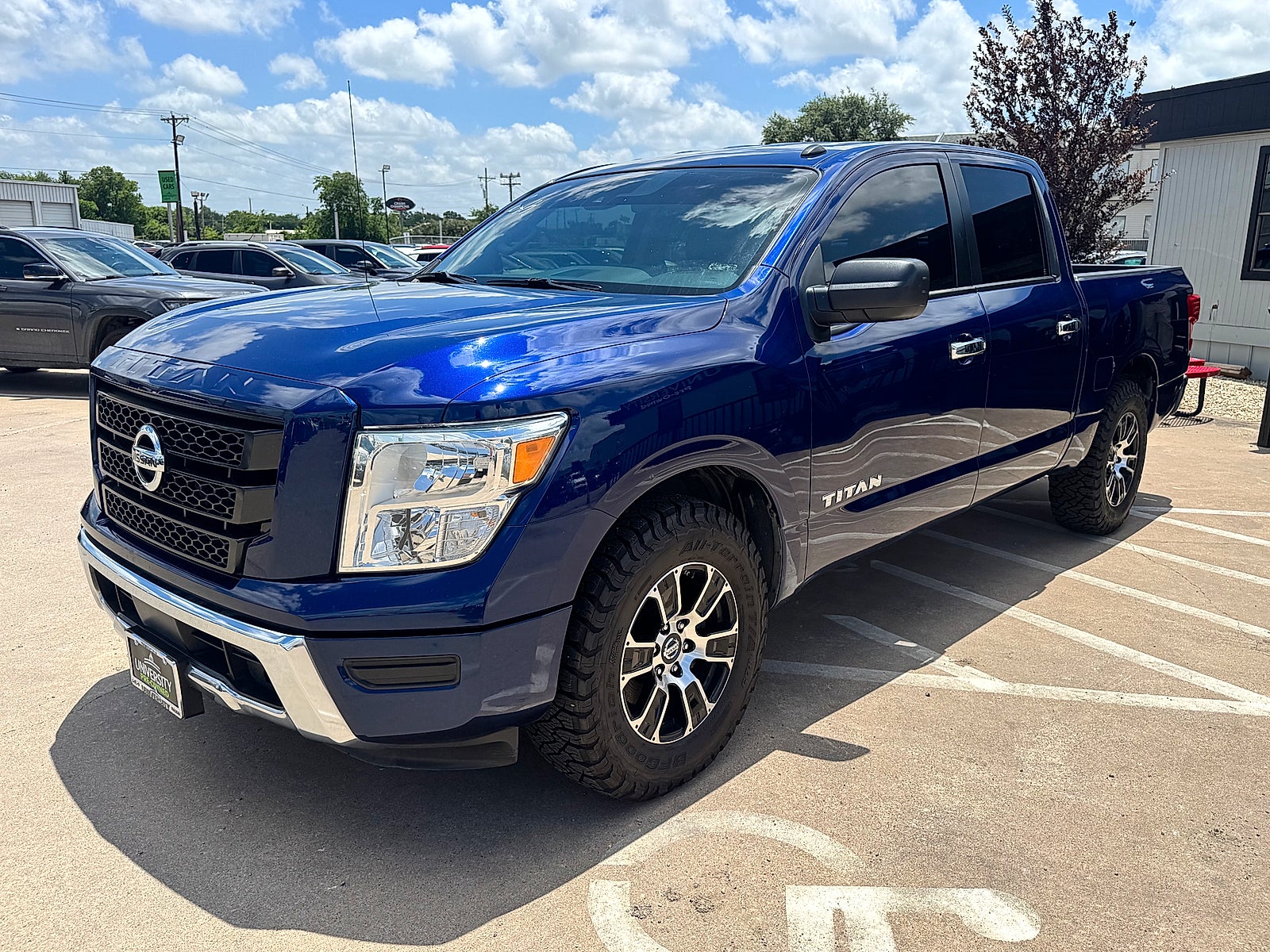 2021 Nissan TITAN Crew Cab SV 4x2