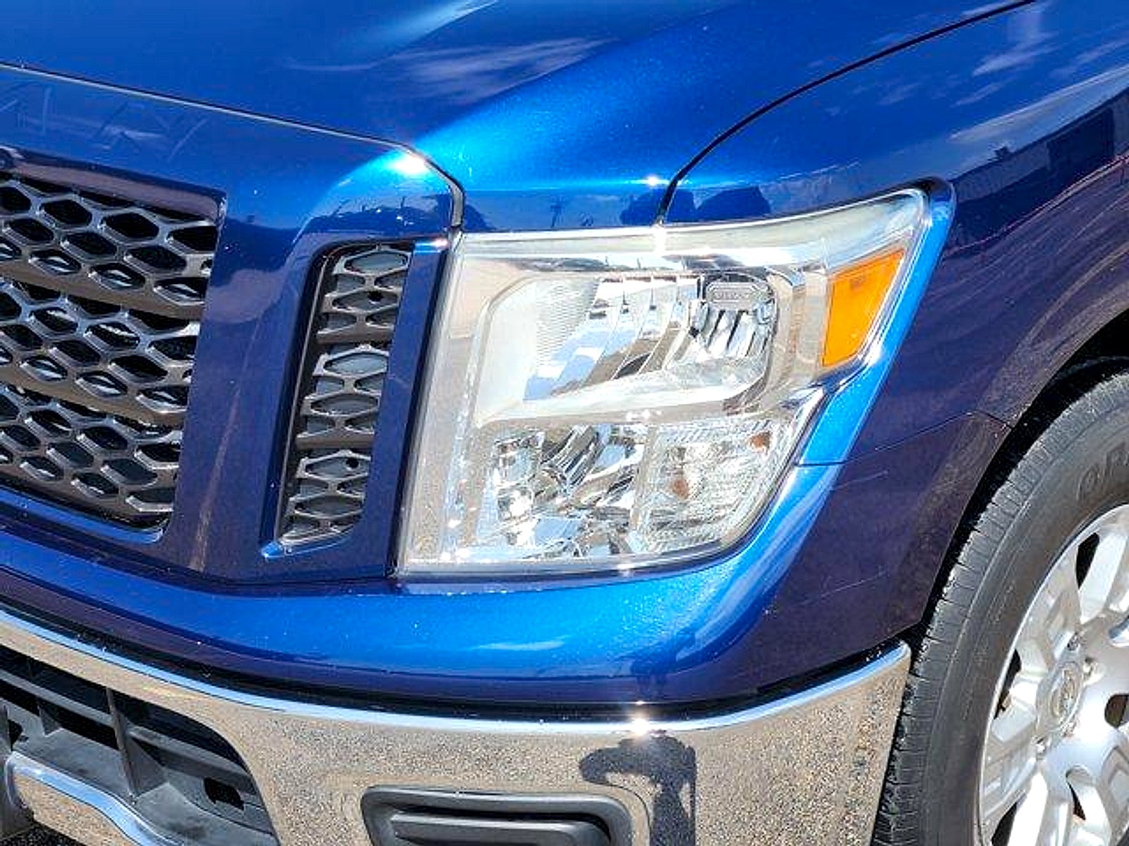 2019 Nissan TITAN SV