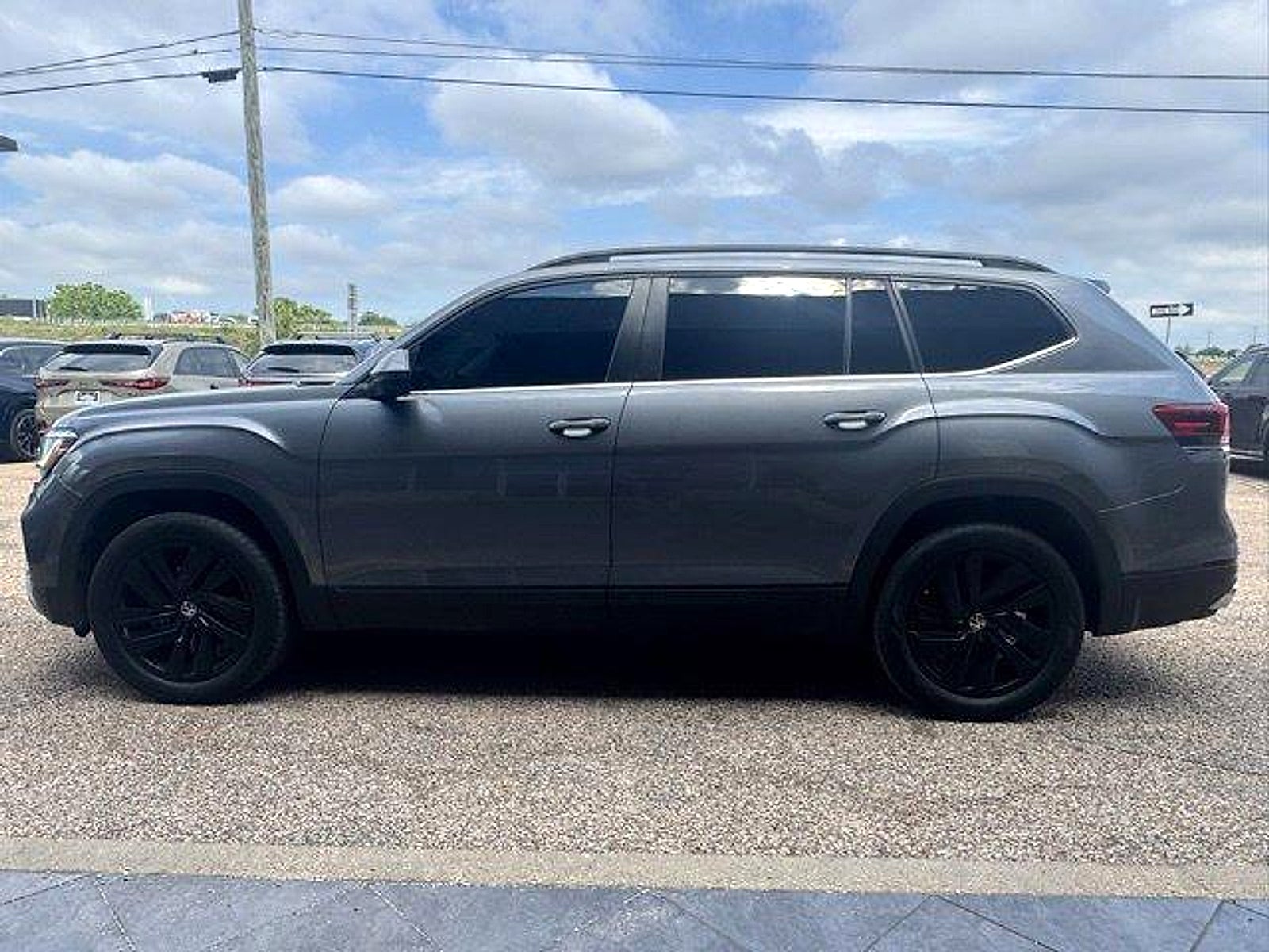 2023 Volkswagen Atlas 3.6L V6 SE w/Technology