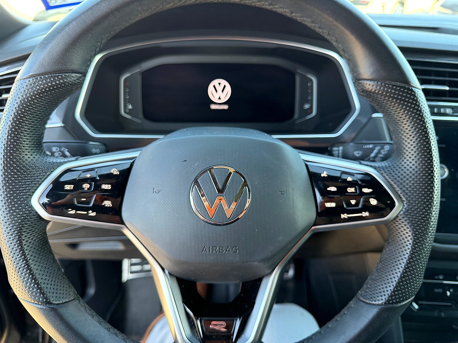 2022 Volkswagen Tiguan 2.0T SEL R-Line