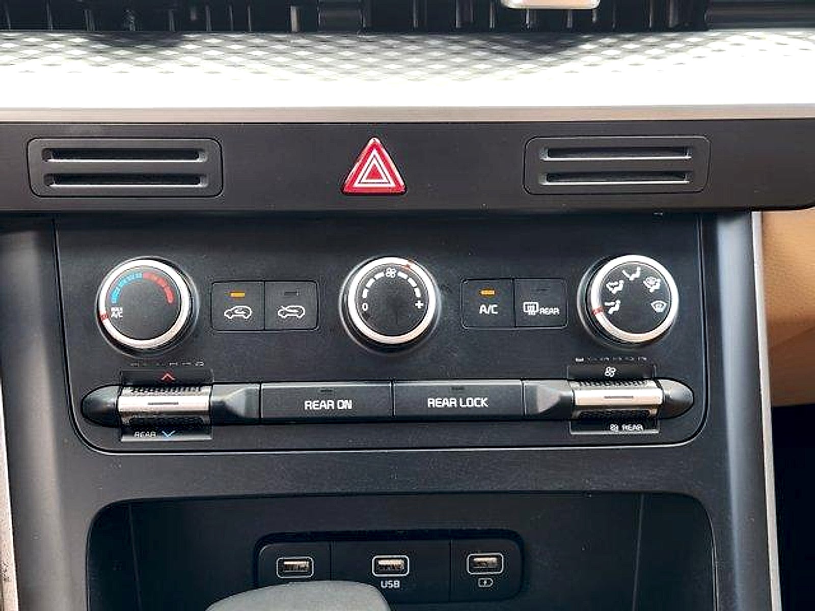 2022 Kia Carnival LX SEAT PACKAGE