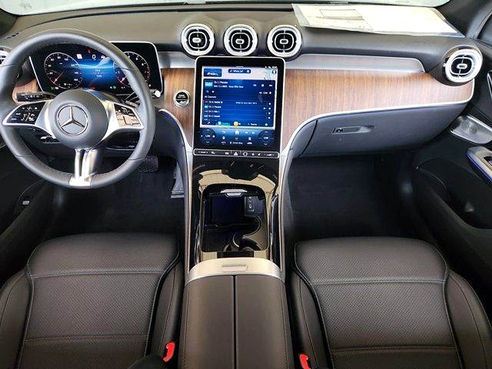 2025 Mercedes-Benz GLC 300 SUV