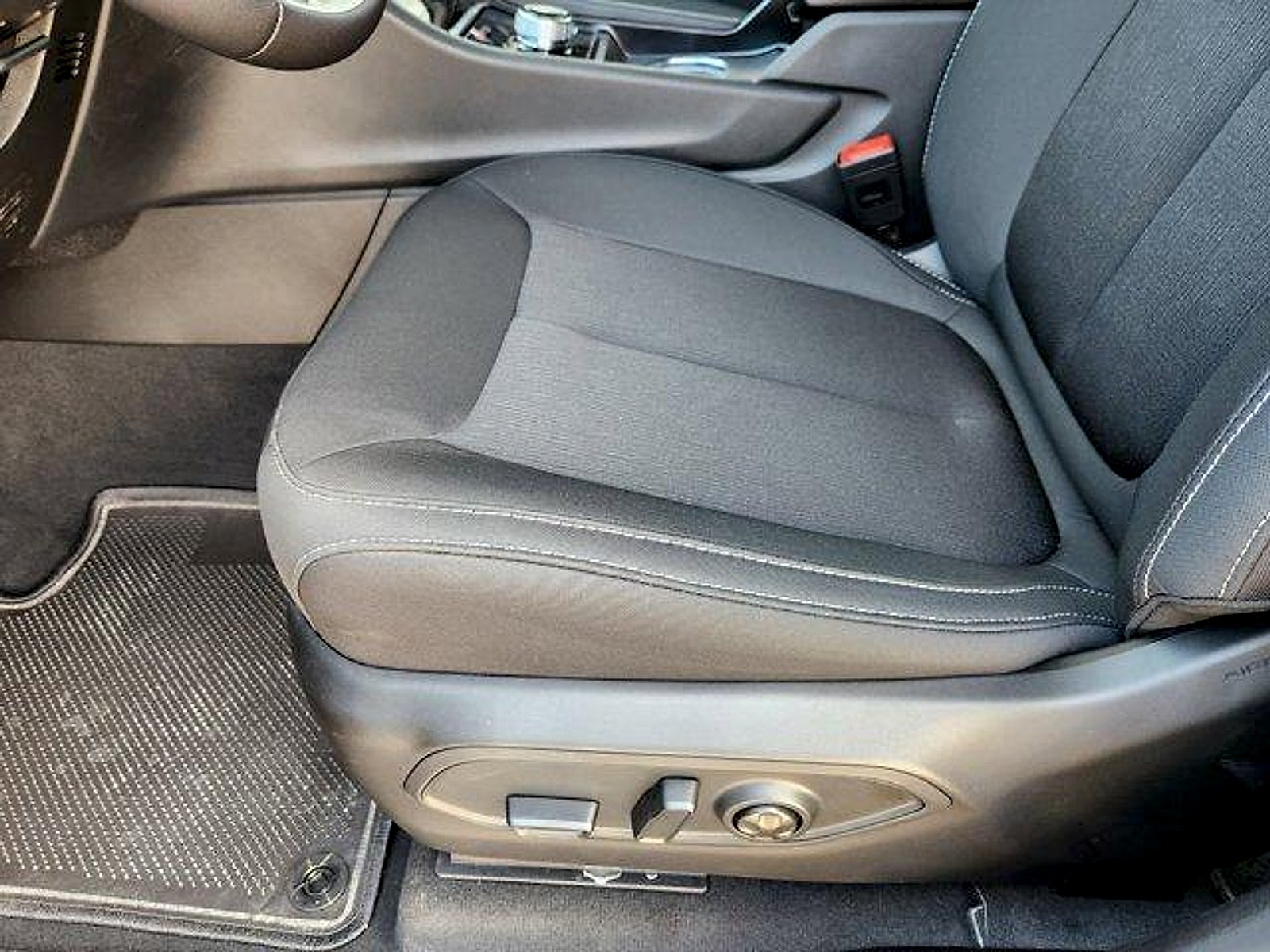 2026 Jeep Grand Cherokee GRAND CHEROKEE LAREDO X 4X2