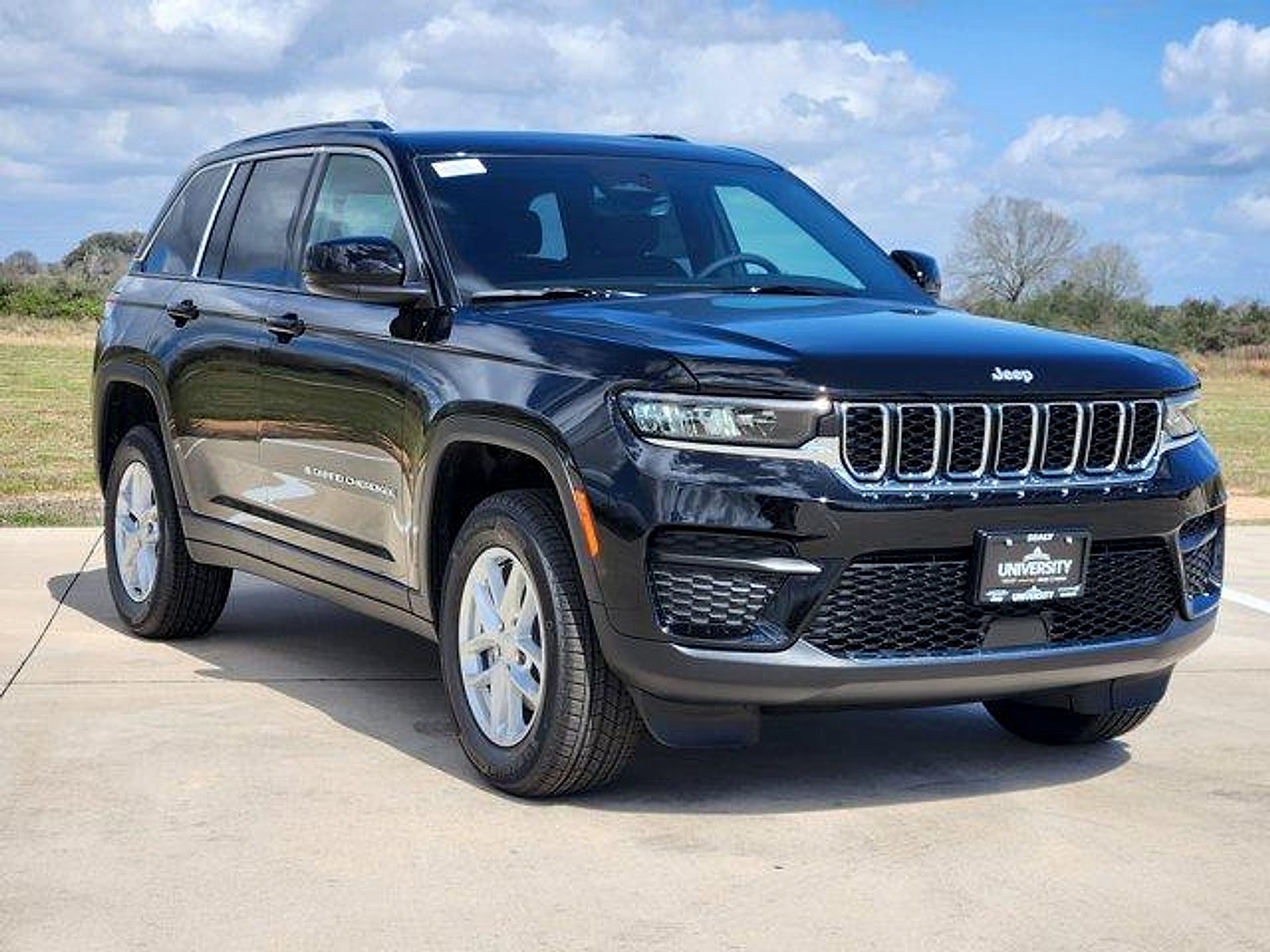 2026 Jeep Grand Cherokee GRAND CHEROKEE LAREDO X 4X2