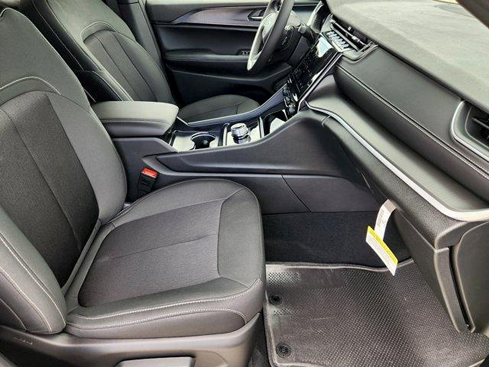 2026 Jeep Grand Cherokee GRAND CHEROKEE LAREDO 4X2