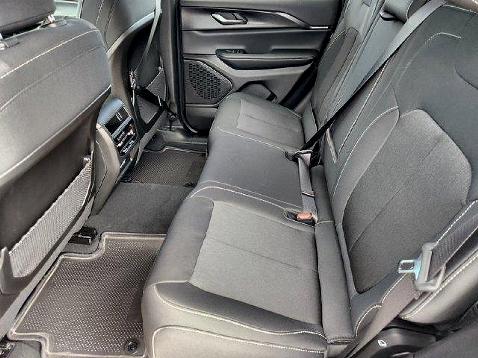 2026 Jeep Grand Cherokee GRAND CHEROKEE LAREDO 4X2