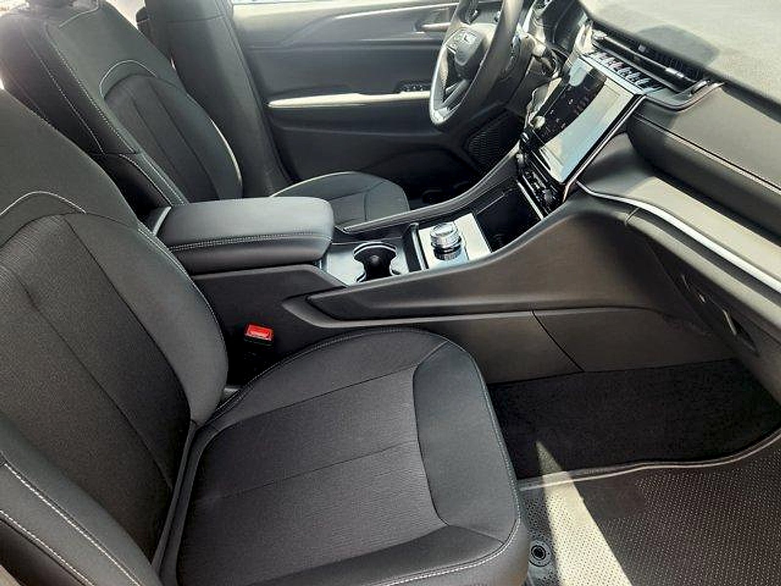 2026 Jeep Grand Cherokee GRAND CHEROKEE LAREDO 4X2