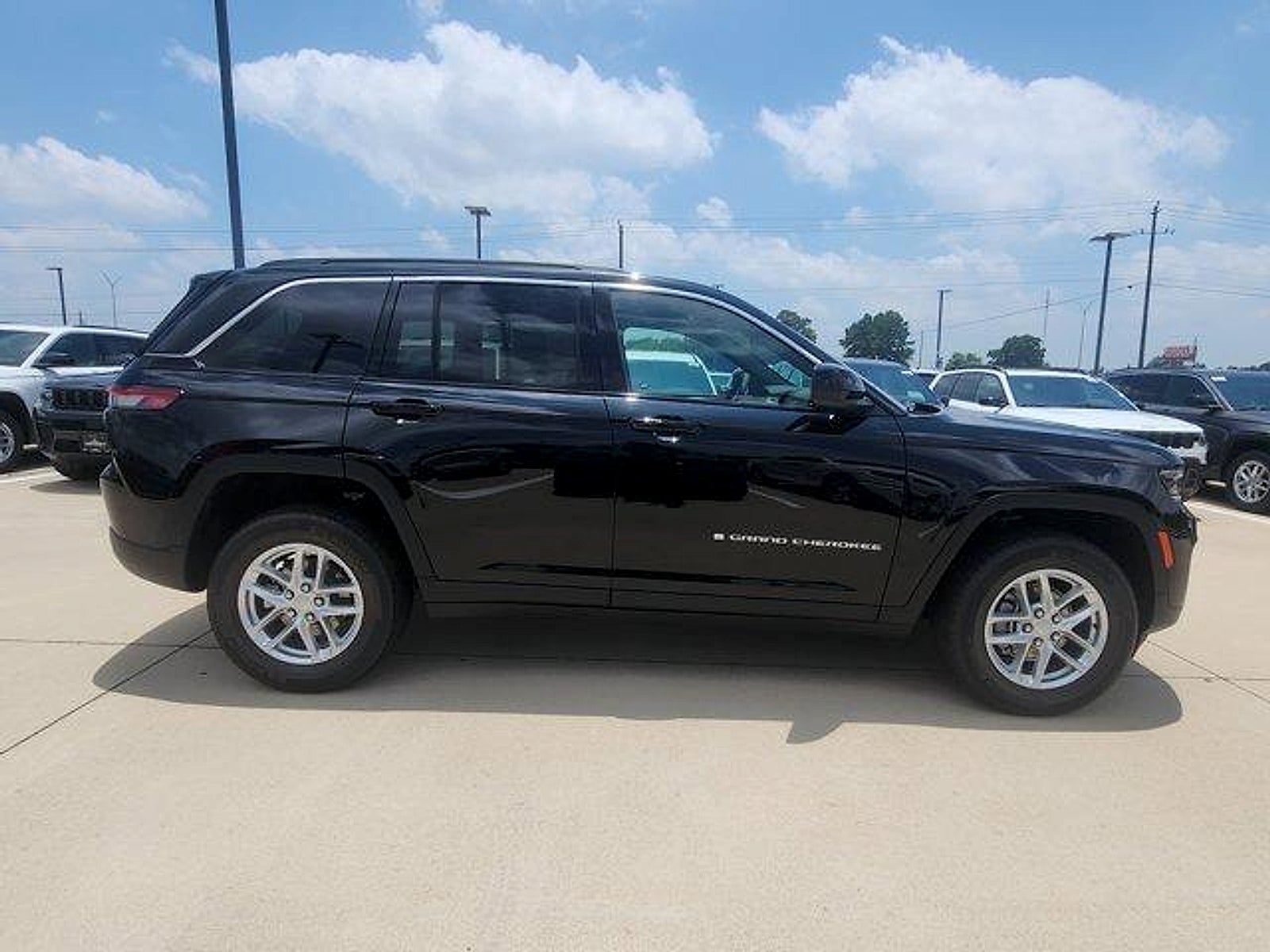 2026 Jeep Grand Cherokee GRAND CHEROKEE LAREDO 4X2