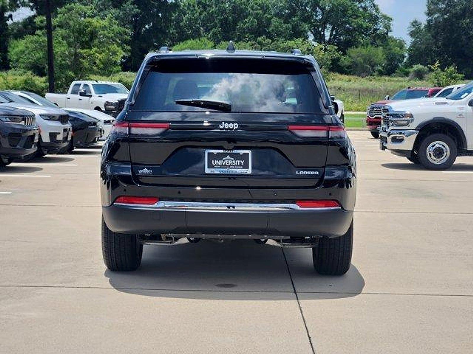 2026 Jeep Grand Cherokee GRAND CHEROKEE LAREDO 4X2
