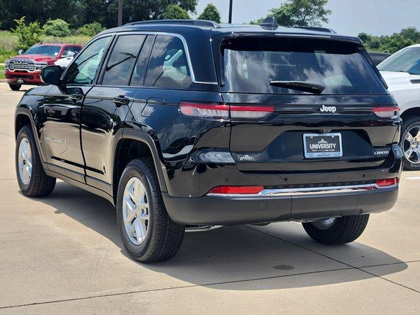 2026 Jeep Grand Cherokee GRAND CHEROKEE LAREDO 4X2