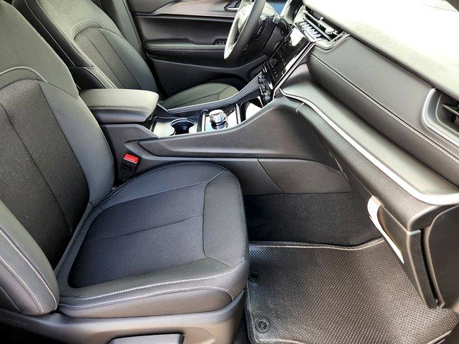 2026 Jeep Grand Cherokee GRAND CHEROKEE LAREDO X 4X2