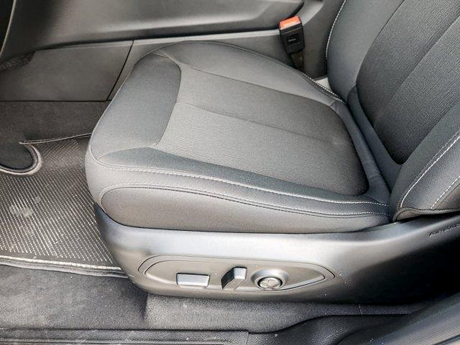 2026 Jeep Grand Cherokee GRAND CHEROKEE LAREDO X 4X2