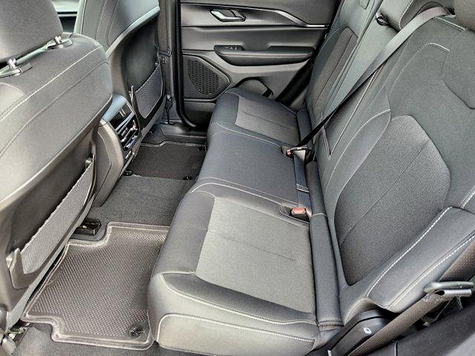 2026 Jeep Grand Cherokee GRAND CHEROKEE LAREDO X 4X2