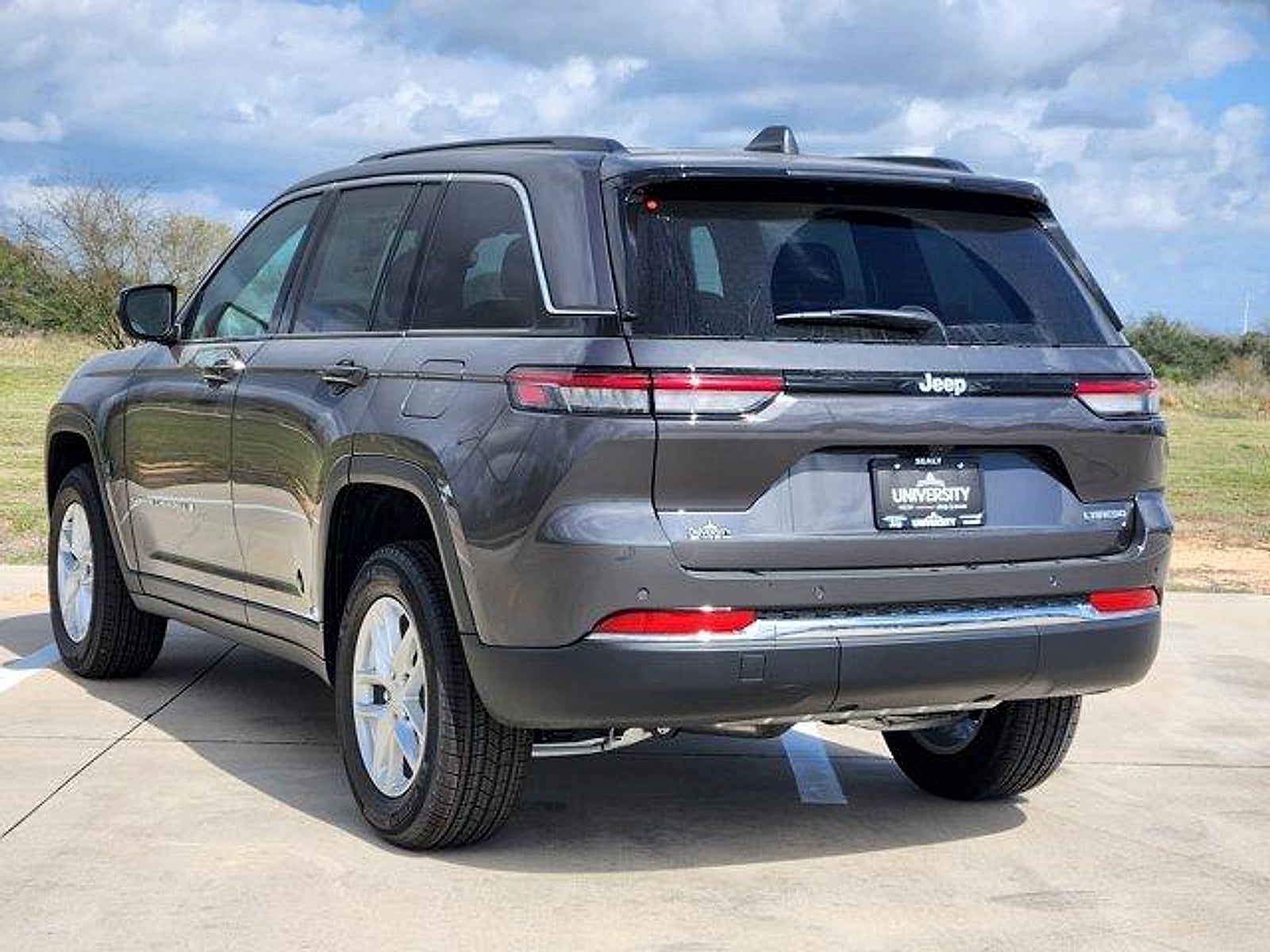 2026 Jeep Grand Cherokee GRAND CHEROKEE LAREDO X 4X2
