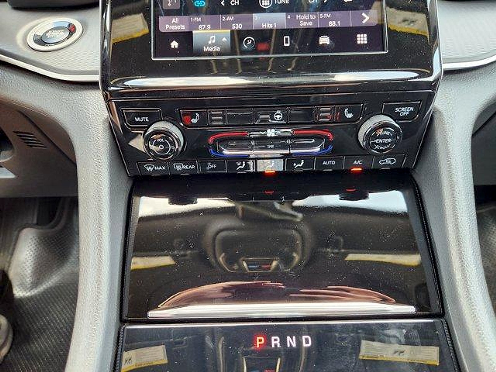 2026 Jeep Grand Cherokee GRAND CHEROKEE LAREDO X 4X2