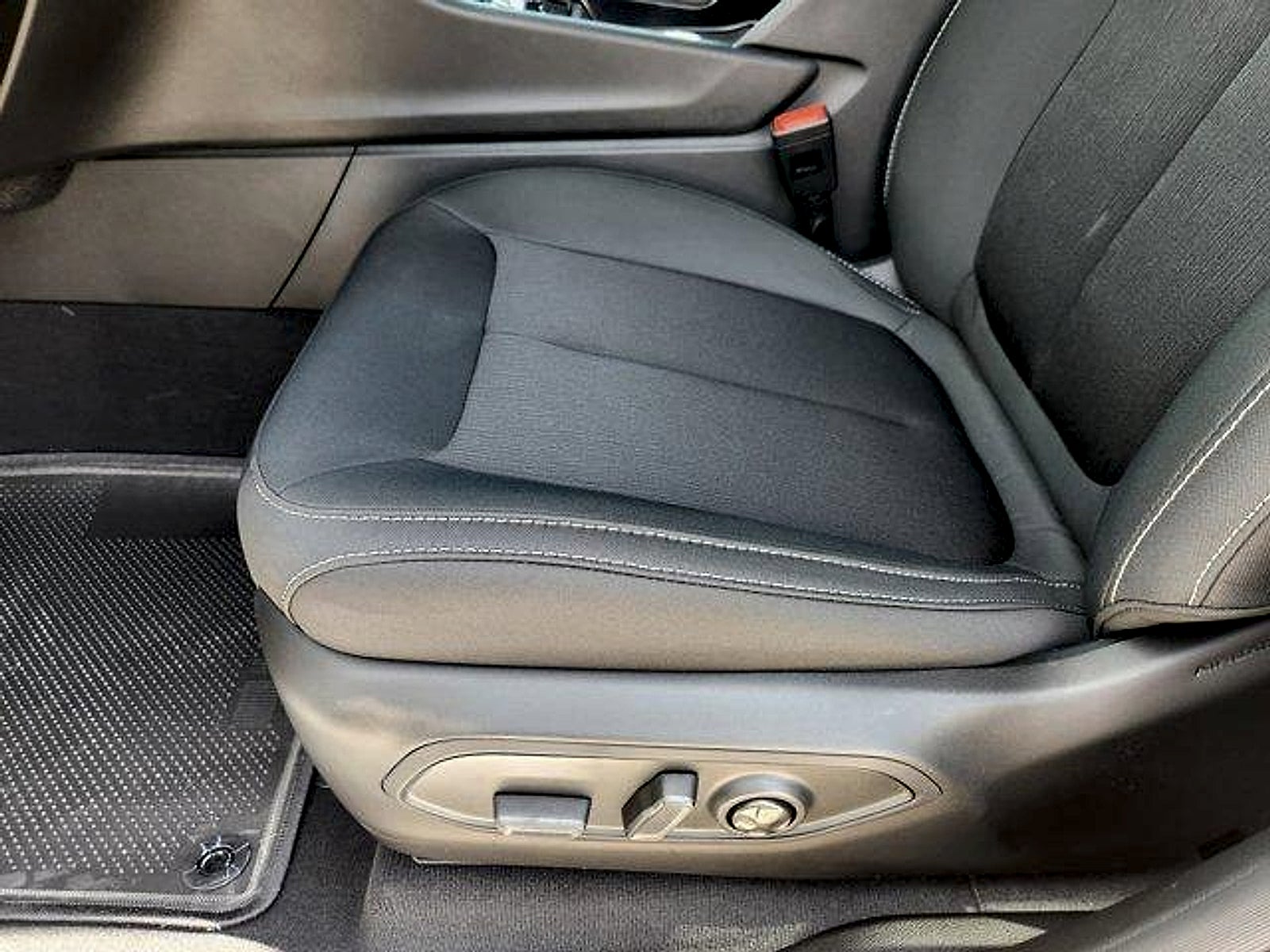 2026 Jeep Grand Cherokee GRAND CHEROKEE LAREDO X 4X2