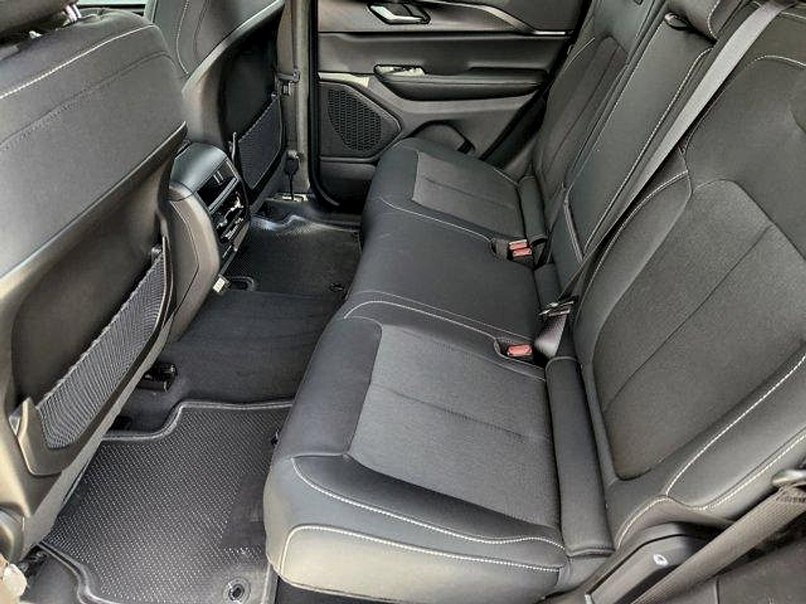 2026 Jeep Grand Cherokee GRAND CHEROKEE LAREDO X 4X2