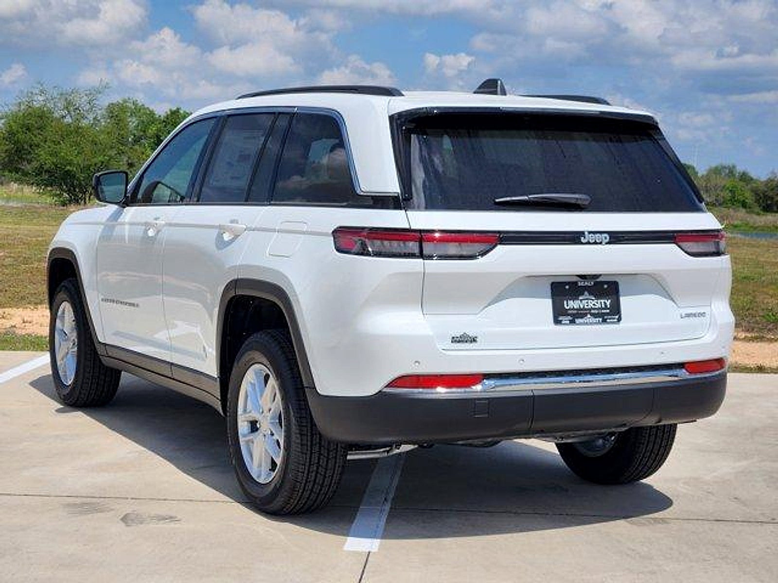 2026 Jeep Grand Cherokee GRAND CHEROKEE LAREDO X 4X2