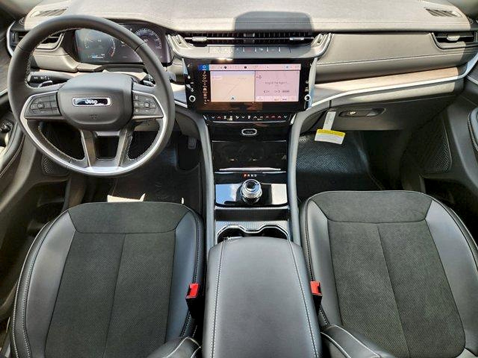 2026 Jeep Grand Cherokee GRAND CHEROKEE LAREDO ALTITUDE 4X2