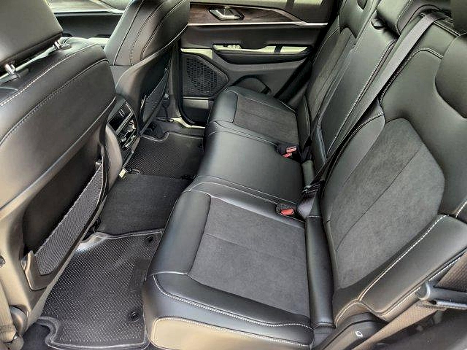 2026 Jeep Grand Cherokee GRAND CHEROKEE LAREDO ALTITUDE 4X2