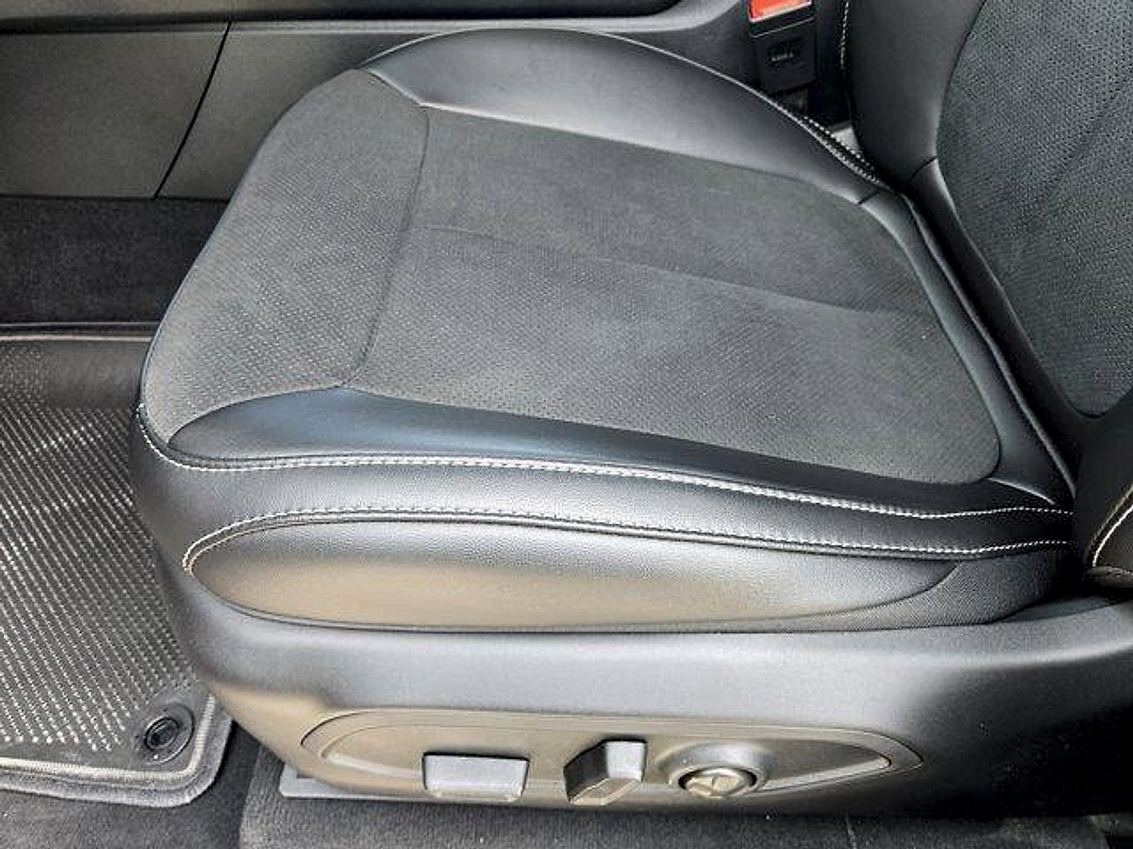 2026 Jeep Grand Cherokee GRAND CHEROKEE LAREDO ALTITUDE 4X2